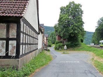 Für den Radweg im Bereich der Forstlasmühle, der auf Privatgrund verläuft, hat die Gemeinde Ködnitz im Haushalt 30 000 Euro für eine bauliche Veränderung eingeplant.  Foto: Werner Reißaus