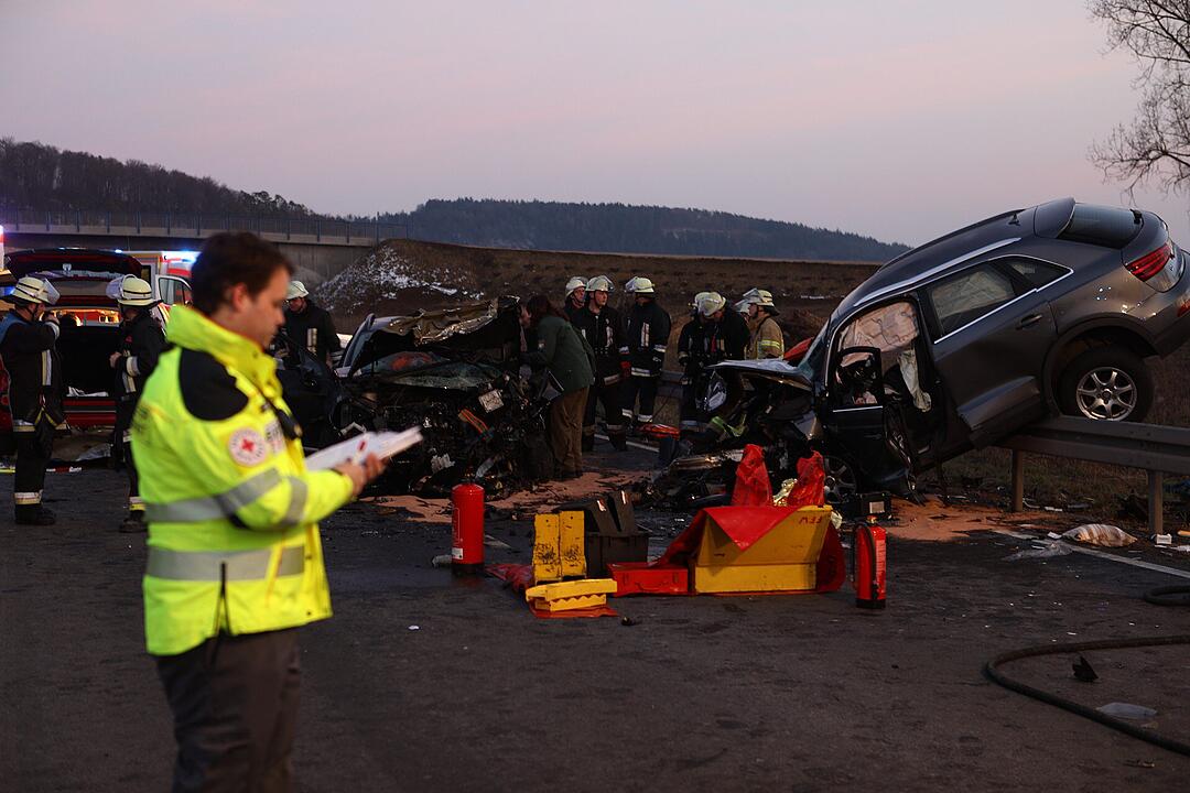 Traurige Unfallbilanz: Ein Toter, Drei Schwer- und zwei Leichtverletzte