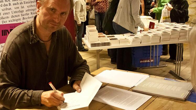 Schwerarbeit am Signiertisch