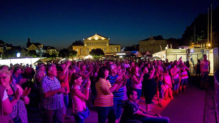 Tolle Shows in einem wunderbaren Ambiente, das ist das Coburger Schlossplatzfest, das in diesem Jahr zum 30. Mal gefeiert wurde. Foto: Jochen Berger