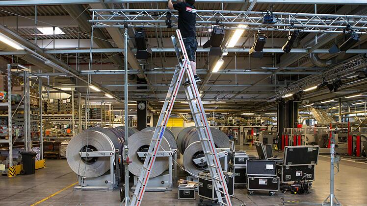 Das Druckzentrum wird für die Industrie-Symphonie am Samstag vorbereitet. Foto: Matthias Hoch