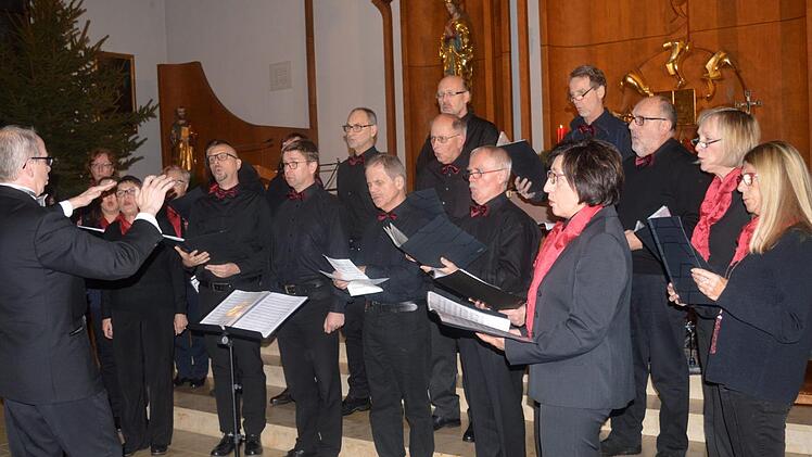 Dmitry Romanetskiy dirigiert den Folklorechor Nüdlingen - Bad Kissingen