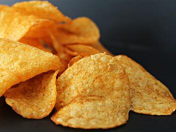 Kartoffelchips sind ein beliebter Snack: Sie können dein Gehirn schädigen