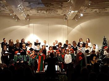 Weit über dreißig Chor-Darsteller waren beim Weihnachtsmusical in der Alten Aula in Münnerstadt im Einsatz. Hartmut Hessel