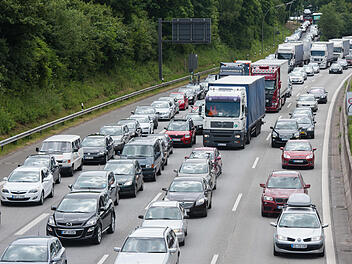 Vollsperrung der A3 nach Verkehrsunfall