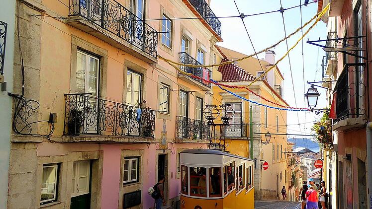 In Lissabon sind die Straßenbahnen eine Touristen-Attraktion.