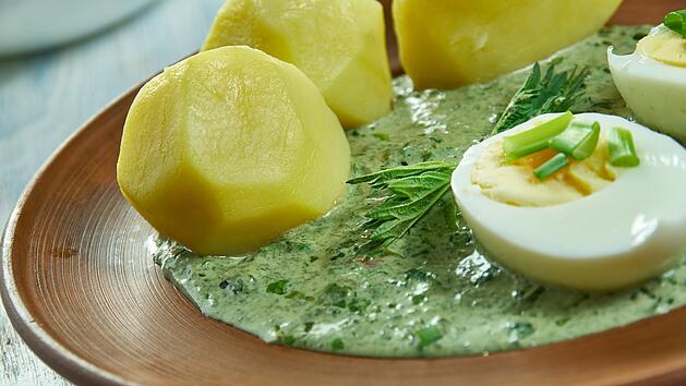 Frankfurter Grüne Soße, Grüne Soße ungekochte Soßen auf Basis von Kräutern, Brennnessel