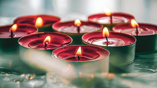 Am g&uuml;nstigsten sind paraffinhaltige Teelichter, es gibt sie bereits f&uuml;r f&uuml;nf Cent pro St&uuml;ck.