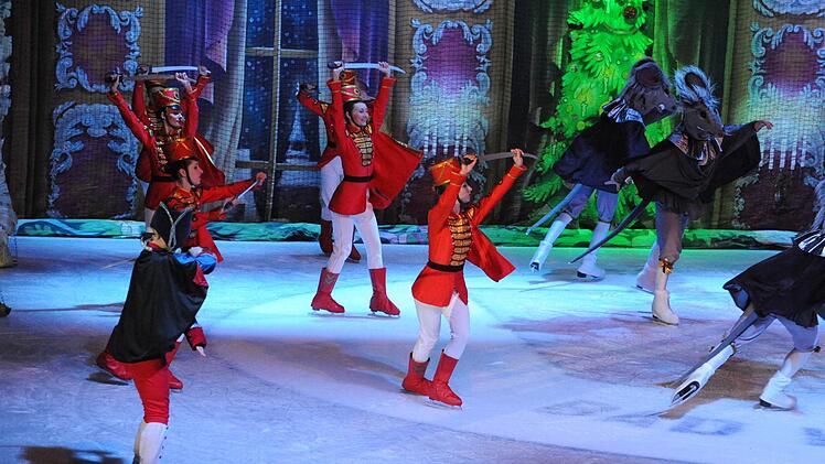 Ein visueller, künstlerischer und sportlicher Genuss: die Nussknacker-Aufführung des St. Petersburger Staatsballetts on Ice.