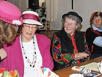 Gut gelaunte Närrinnen: (von links) Gabi Knoch, Anneliese Heppt, Emmi Hoffmann und Monika Grim.Fotos: Arnold Nöth