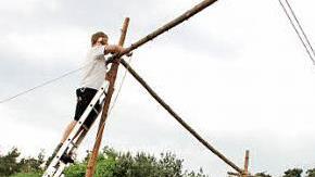 Aufbau einer Jurtenburg Foto: Johanna Blum