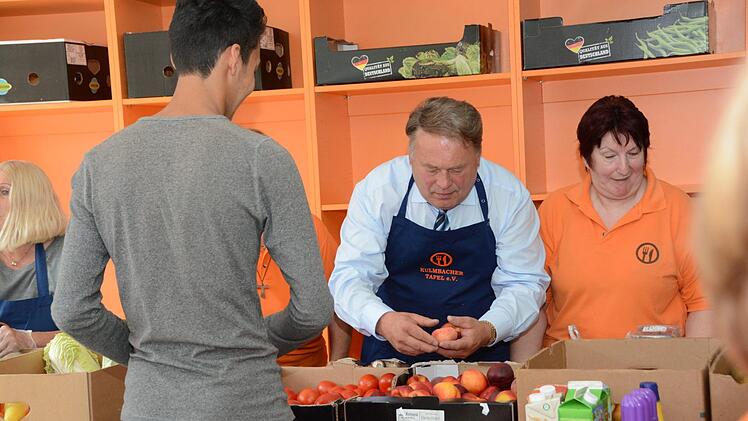 Minister Helmut Brunner zu Gast bei der Kulmbacher Tafel Foto: Dagmar Besand