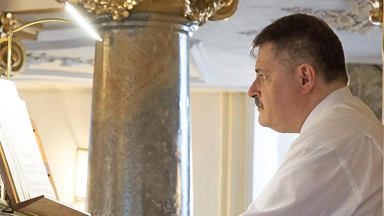 Ulrich Knörr an der Orgel Foto: privat