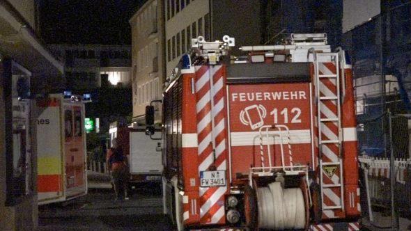 Rettungseinsatz in Nürnberg: Nach einer Schnapsidee musste die Feuerwehr einen 20-jährigen Mann von einem Kran holen.  Foto: NEWS5 / Friedrich