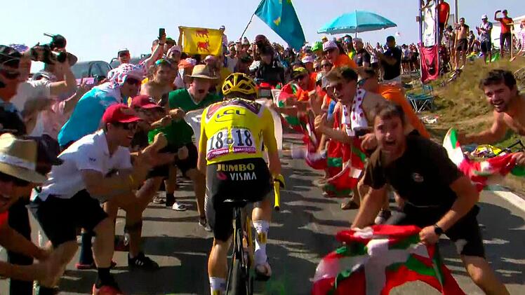 Eine Bergankunft bei der Tour de France: Die Bilder gleichen sich, doch der Mythos Tour fasziniert Jahr für Jahr. Der zweite Doku-Dreiteiler unter dem Titel "Mythos Tour 2" blättert 2025 die Kapitel "Sprinter", "Giganten" und "Helfer" auf.