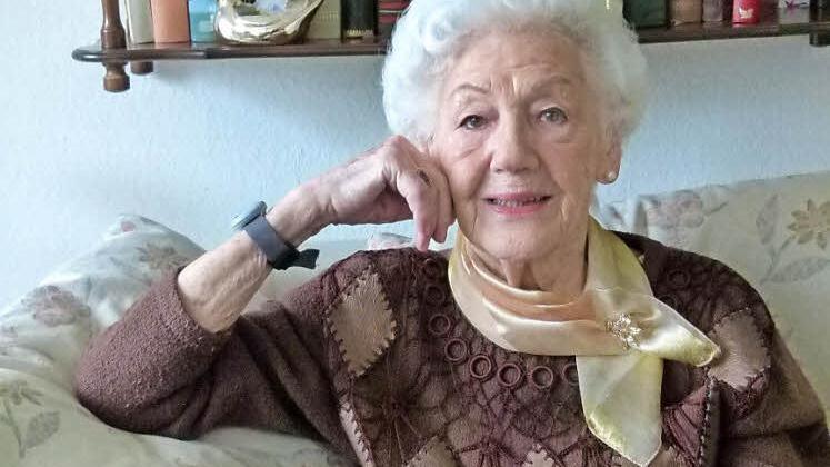 Gertrud Zumbrink ist trotz ihres gesegneten Alters voller Lebensfreude.  Foto: Lothar Weidner