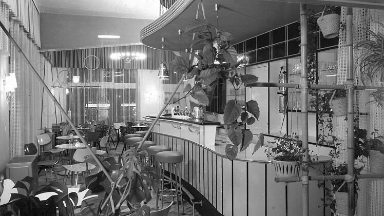 Blick in die damals neue eröffnete Coburger Milchbar des Jahres 1957.Foto: Hoch