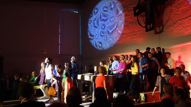 Das richtige Glück finden, diese Intention brachten die Darsteller in ihrem Musical überzeugend den Zuhörern nahe.  Foto: Doris Weidner
