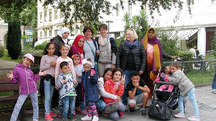 Fl&uuml;chtlingskinder besuchten den Wildpark Klaushof. Fotos: Karin Reinshagen