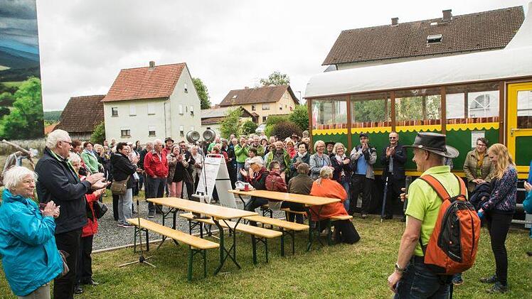 Treffen der Ehemaligen: Führung zum Osterrain mit Gerhard Morber. Foto: Jürgen Hüfner