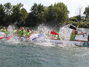 Das Team der "Unsinkbar II" hat es wieder geschafft: Zum vierten Mal in Folge gewannen die Burgkunstadter das Drachenbootrennen.  Foto: Markus Häggberg