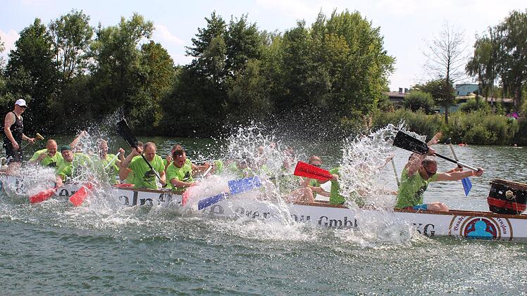 Das Team der "Unsinkbar II" hat es wieder geschafft: Zum vierten Mal in Folge gewannen die Burgkunstadter das Drachenbootrennen.  Foto: Markus Häggberg