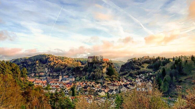 Pottenstein  ist ein bekannter Ort in der Fränkischen Schweiz und hat viele Attraktionen für mehrtägige Ausflüge im Angebot. Foto: Ramona Schirner/ infrankenpix.de