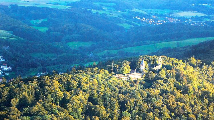 Burg Frankenstein Frankenstein Bergstra&szlig;e Hessen Deutschland Burgruine Ruine Odenwald Darmstadt Legende Mythos Mary Shelley Johann Conrad Dippel Alchemist Halloween Event Grusel Horror Reiseziele Europa Dark Tourism Gruselige Orte Geschichte Mauerreste Waldkulisse Panorama Aussicht Nacht Stimmung G&auml;nsehaut Unheimlich Fotomotiv Ausflugsziel Wanderung Reise Inspiration Gothic