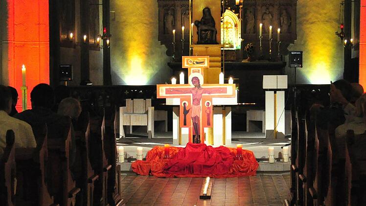 Taizé-Gebeten, wie sie bei den Nächten der offenen Kirchen bereits angeboten wurden, könnte man jüngere Menschen für die Wallfahrt zur Ritterkapelle begeistern.  Foto: Ulrika Langer