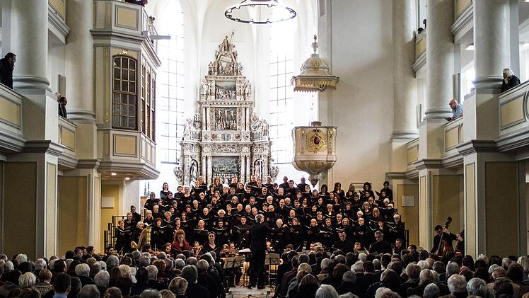 Der Coburger Bachchor unter Leitung von Peter Stenglein beeindruckte seine Zuhörer in St. Moriz mit selten zu hörenden Werken von E.T.A. _Hoffmann und César Franck.Foto: Jochen Berger
