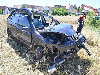 Drei Menschen wurden bei dem Unfall verletzt. Foto: Ronald Rinklef