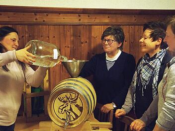 Die Brenner bei der Arbeit  Foto: Helmut Pfefferle