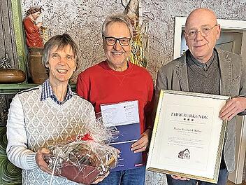 Unser Bild zeigt (von links) den Leiter des Bildungscampus, Manfred Tietze, Reinhold M&uuml;ller und Fachbereichsleiter Torsten Lindemann.