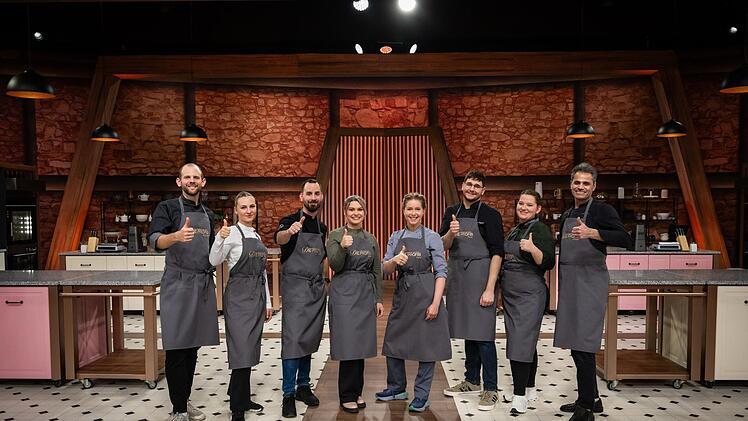 Stellen sich den anspruchsvollen Herausforderungen im SAT.1-Backstudio (von links): Michael, Lina, Sven, Gina, Vera, P&eacute;ter, Anna und Allreza.