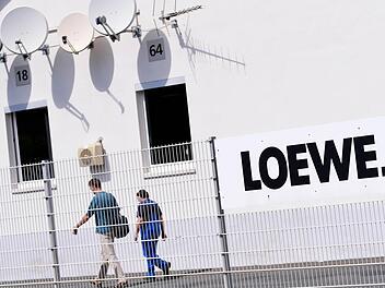 Der angeschlagene TV-Gerätehersteller Loewe wird großteils an eine Gruppe deutscher Investoren verkauft. Damit sei der «Fortbestand der Traditionsmarke Loewe in deutscher Hand» gesichert. Foto: David Ebener/dpa