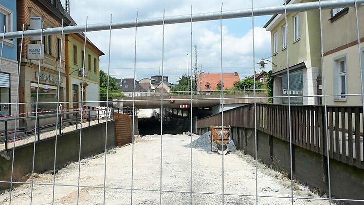 Menschenleere Baustelle Unterführung. Anlieger sorgen sich, dass die Belastungen noch länger andauern. Fotos: Ramona Popp