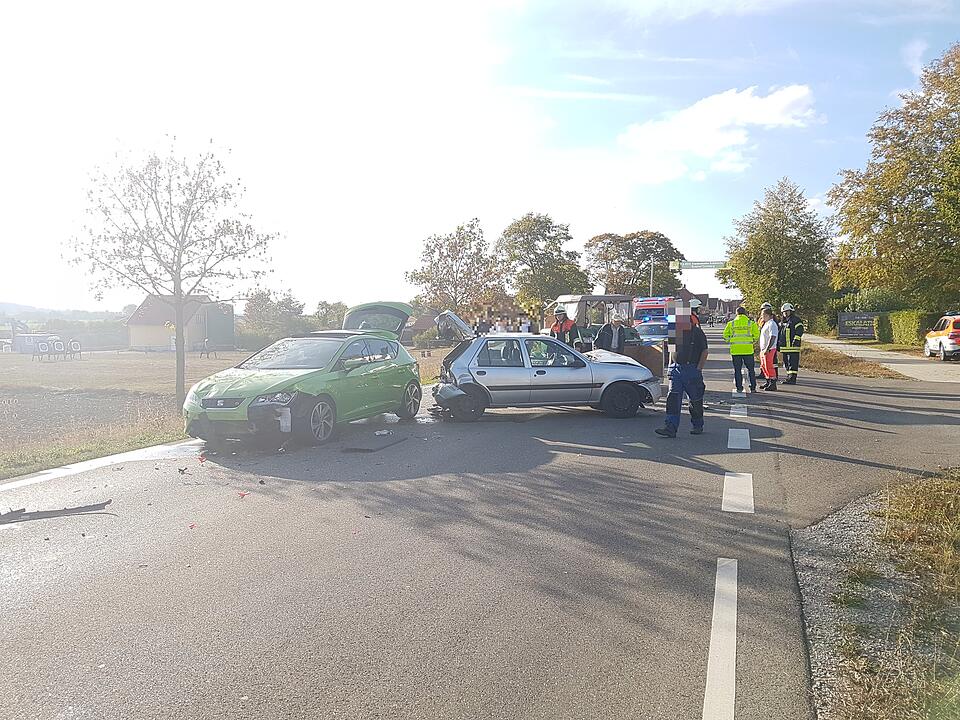 Unfall in Colmberg fordert sieben Verletzte