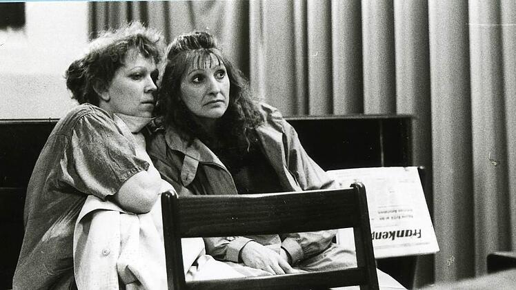 So hatte alles angefangen: Cosima Asen (rechts) und Inge Müller in "Bezahlt wird nicht", einem Stück von Dario Fo, mit dem sich die damals noch jungen "Buschklopfer" präsentierten.Foto: BR-Archiv-Buschklopfer