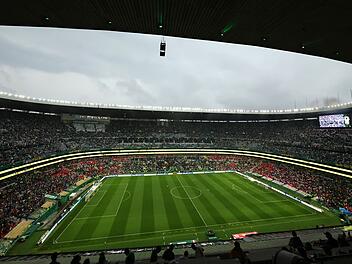Wegen Wetterkapriolen konnte das WM-Achtelfinale zwischen Mexiko und England erst versp&auml;tet starten.