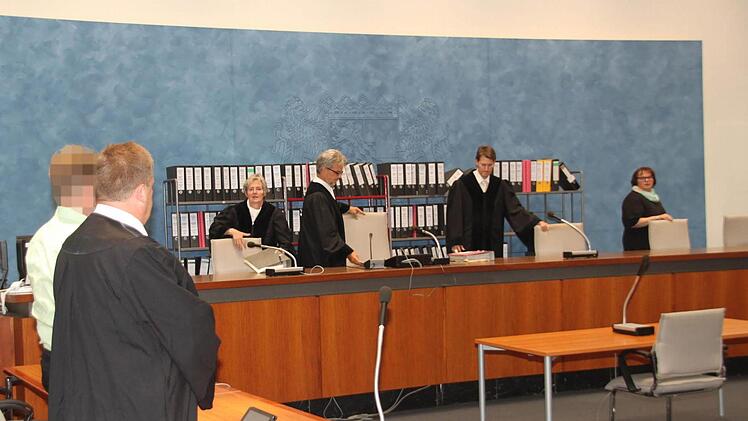 Nach fünf Verhandlungstagen endete am Donnerstag der Raps-Prozess vor der Hofer Wirtschaftsstrafkammer. Der Ex-Manager von Raps Belgien aus Kulmbach muss viereinhalb Jahre ins Gefängnis. Foto: Stephan Tiroch