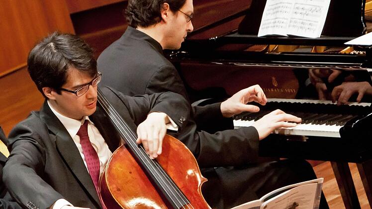 Danjulo Ishizaka (links) und Shai Wosner gastierten im Coburger Kongresshaus. Foto: Jochen Berger