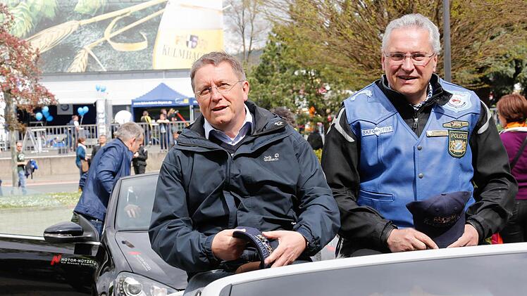OB Henry Schramm und Minister Joachim Herrmann im offenen Cabrio