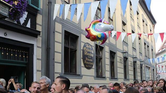 Der Sandkerwa-Abend am Samstag verlief gro&szlig;teils friedlich. Au&szlig;erhalb des Sandgebietes kam es zu einigen Zwischenf&auml;llen. Symbolbild, Foto: Barbara Herbst