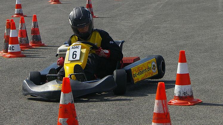 Da quietschen die Reifen: Action war beim Jugend-Kart-Slalom des AC Ebern angesagt.