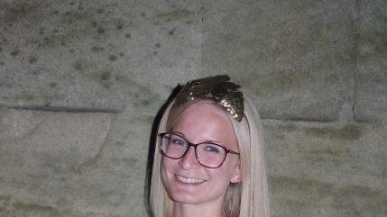 Thasia Holzmann ist die Neue auf dem Kronacher Trauben-Thron. Foto: Heike Sch&uuml;lein