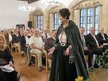 Helene Bartholmeß als Historica Poetica im Prolog  Fotos: Manja von Nida
