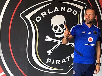 Joe Zinnbauer trainiert seit Dezember des vergangenen Jahres die Orlando Pirates in S&uuml;dafrika. Zu seiner aktiven Zeit war der 49-J&auml;hrige unter anderem f&uuml;r den SC 08 Bamberg, die SpVgg Bayreuth und den SC Weismain aktiv.  Foto: Ralf Kr&uuml;ger, dpa