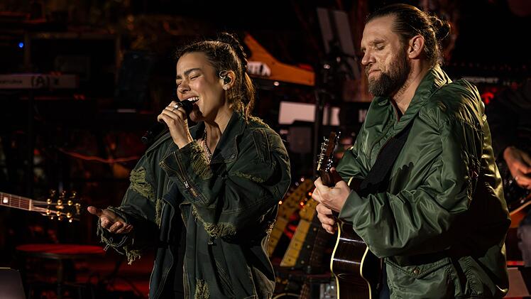 Im Mittelpunkt der zweiten Folge stand Frida Gold, weshalb Alina S&uuml;ggeler in S&uuml;dafrika Besuch von ihrem Bandkollegen Andreas "Andi" Weizel bekam.