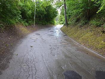 Die Straße Am Greinberg ist nur noch ein Flickwerk. Foto: Rainer Lutz