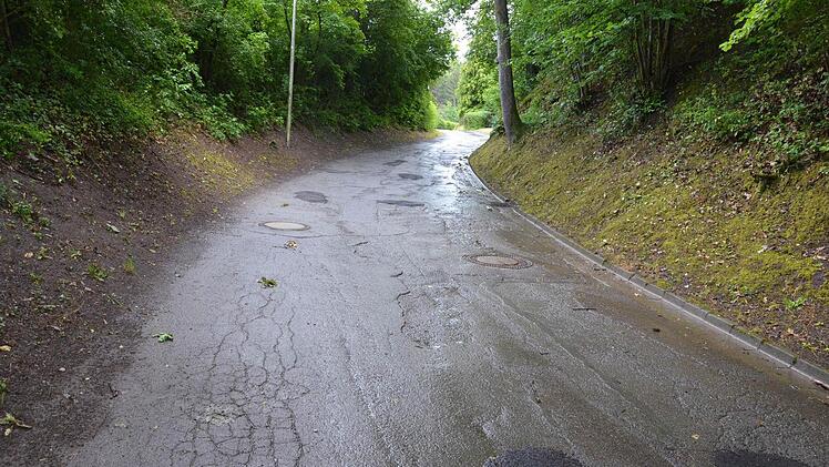 Die Straße Am Greinberg ist nur noch ein Flickwerk. Foto: Rainer Lutz